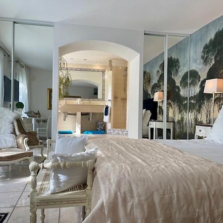 B&B Les Muscades Saint-Étienne-du-Grès エクステリア 写真