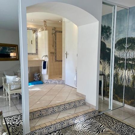 B&B Les Muscades Saint-Étienne-du-Grès エクステリア 写真