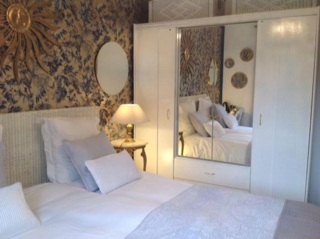 B&B Les Muscades Saint-Étienne-du-Grès エクステリア 写真