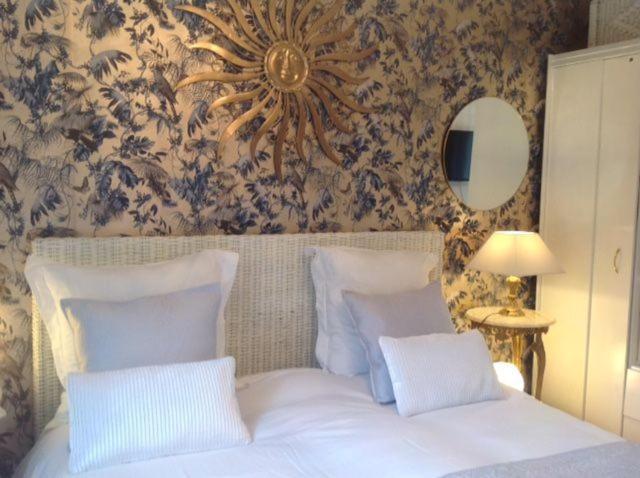 B&B Les Muscades Saint-Étienne-du-Grès エクステリア 写真