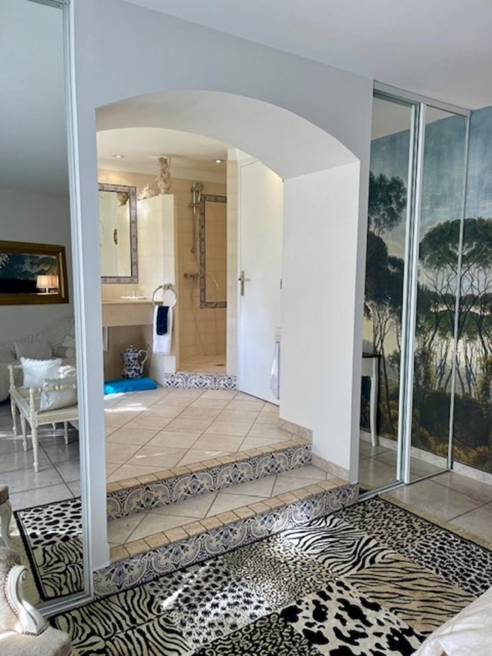 B&B Les Muscades Saint-Étienne-du-Grès エクステリア 写真