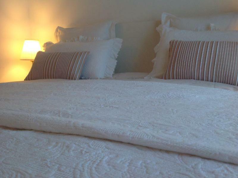B&B Les Muscades Saint-Étienne-du-Grès エクステリア 写真